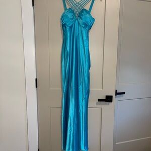 Turquoise Maxi Gown with Spaghetti Straps and Flowing Skirt for Prom